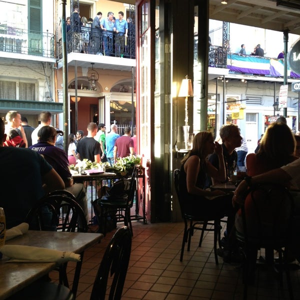 รูปภาพถ่ายที่ Le Bayou Restaurant โดย Laura B. เมื่อ 2/8/2013