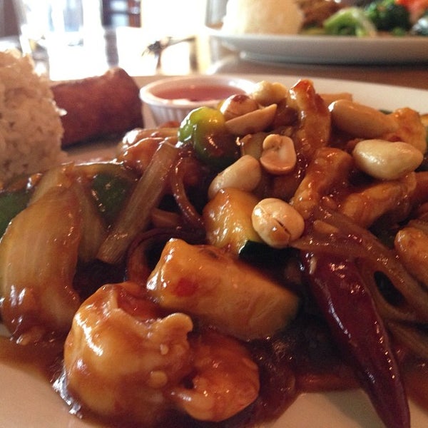 12/4/2013 tarihinde Irene V.ziyaretçi tarafından Autumn Court Chinese Restaurant'de çekilen fotoğraf