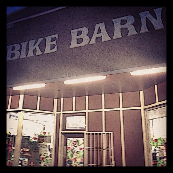 รูปภาพถ่ายที่ Bike Barn โดย Irene V. เมื่อ 12/18/2013