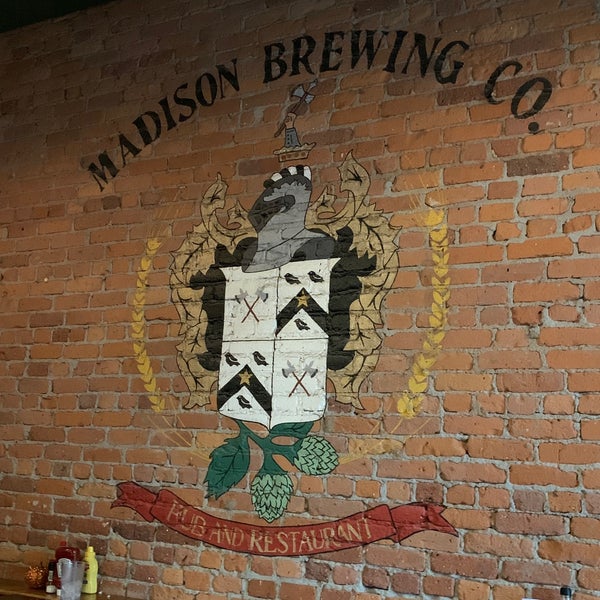 รูปภาพถ่ายที่ Madison Brewing Company Pub &amp; Restaurant โดย Sam S. เมื่อ 10/30/2021
