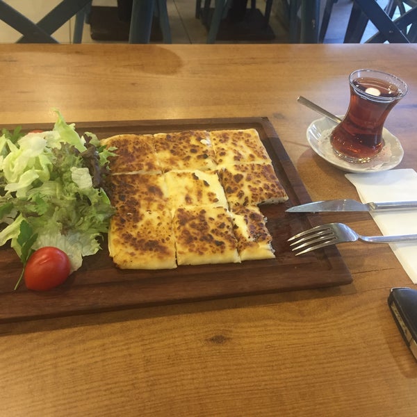 Das Foto wurde bei Emre Pasta &amp; Cafe von Kayahan Ç. am 1/18/2018 aufgenommen