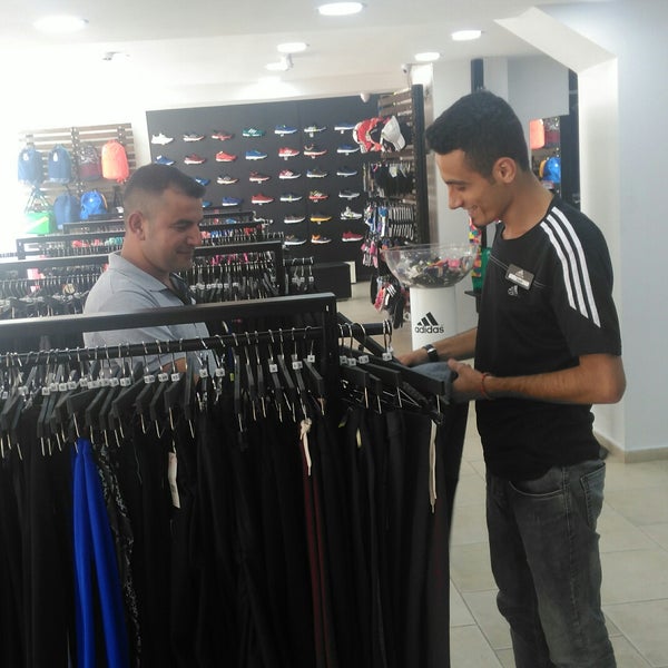 Adidas Outlet E5 Şubesi - Spor Malzemeleri Perakendecisi