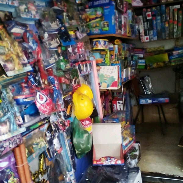 Макеевка рынок меркурий. Контейнер на рынке. Пожар на лпк. Рынок меркурий донецк. Рынок меркурий донецк.