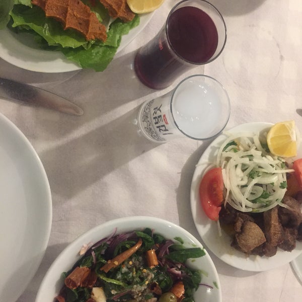 10/26/2019 tarihinde Eli Hasanziyaretçi tarafından Bağlarbaşı Restaurant'de çekilen fotoğraf