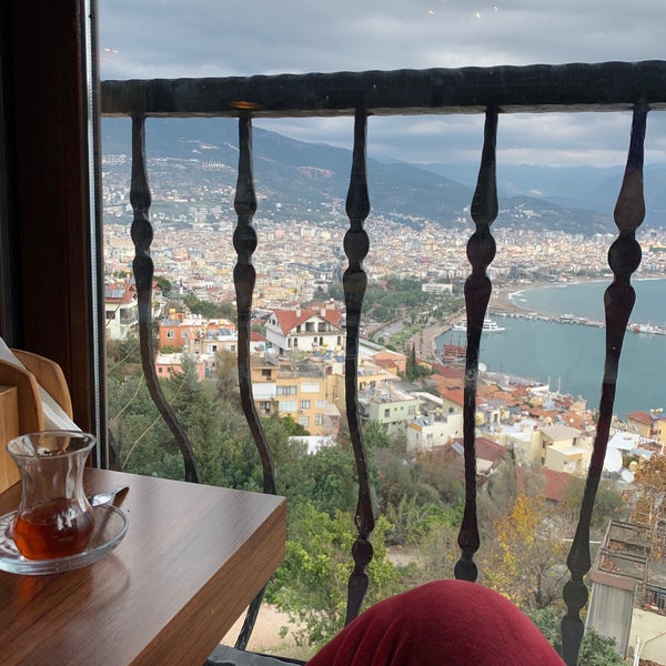 Foto tomada en Tuğra Cafe Restaurant  por Nazanin el 1/14/2020