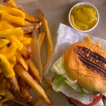 Foto tirada no(a) BurgerFi por Andrew M. em 11/23/2012