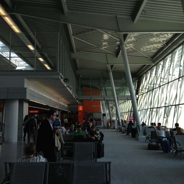 Foto tirada no(a) Aeroporto Frédéric Chopin de Varsóvia (WAW) por Stebliy A. em 5/14/2013
