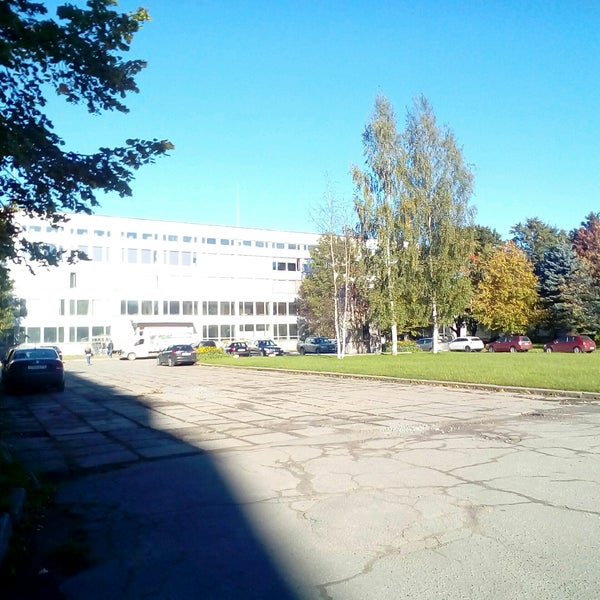 Лялинов физфак спбгу. Физический факультет спбгу. Спбгу физический факультет. Спбгу петродворец факультеты. Физфак спбгу лаборатория.