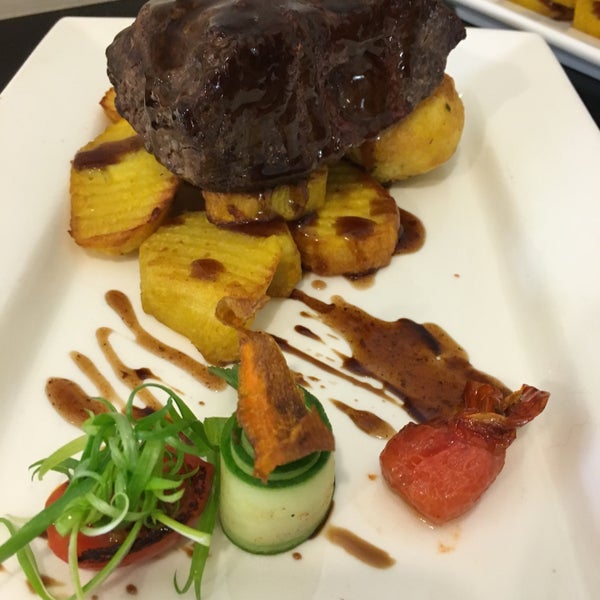 Steiks ar kartupelishiem:) #beabasilcafe #steak #vakarinas #vakarinasjuglā