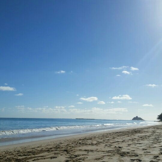 Photos at Kailua Beach (Flagpoles) kailua 5 tips