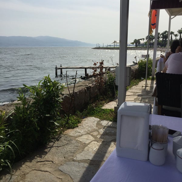 Foto diambil di Özsar Restaurant oleh Fatma T. pada 6/1/2016