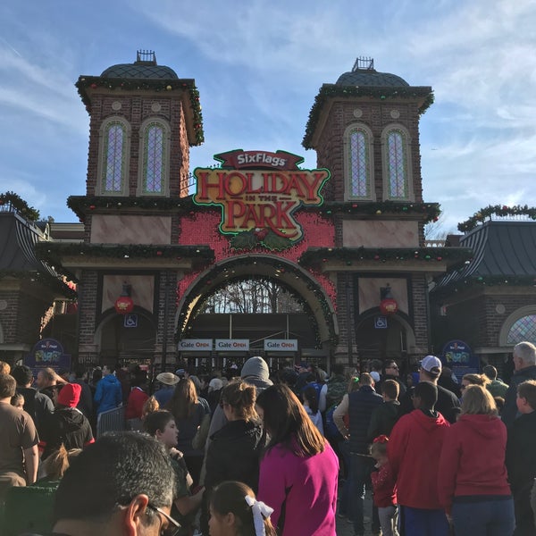 Photo taken at Six Flags Over Georgia by Serge J. on 12/26/2018