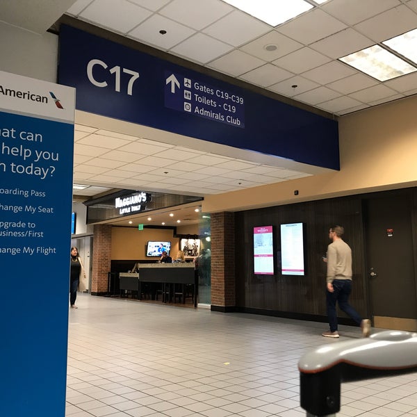 Gate C17 - Airport Gate
