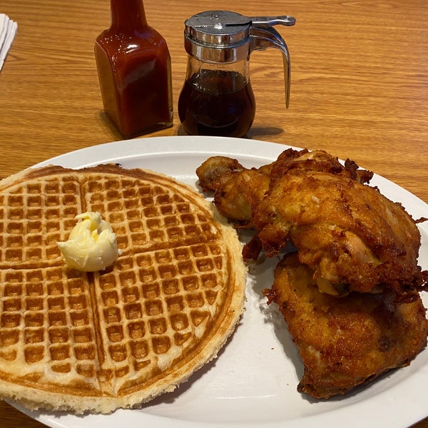 Chicken 'n' Waffles American Restaurant in Sacramento