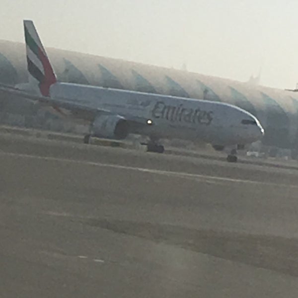 Foto tirada no(a) Aeroporto Internacional de Dubai (DXB) por Nilüfer K. em 6/3/2016