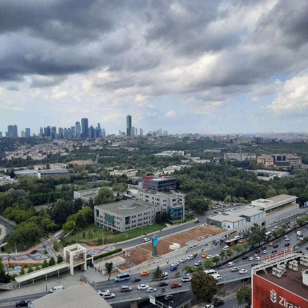 Photo taken at Hilton Istanbul Maslak by Erdem on 9/6/2021
