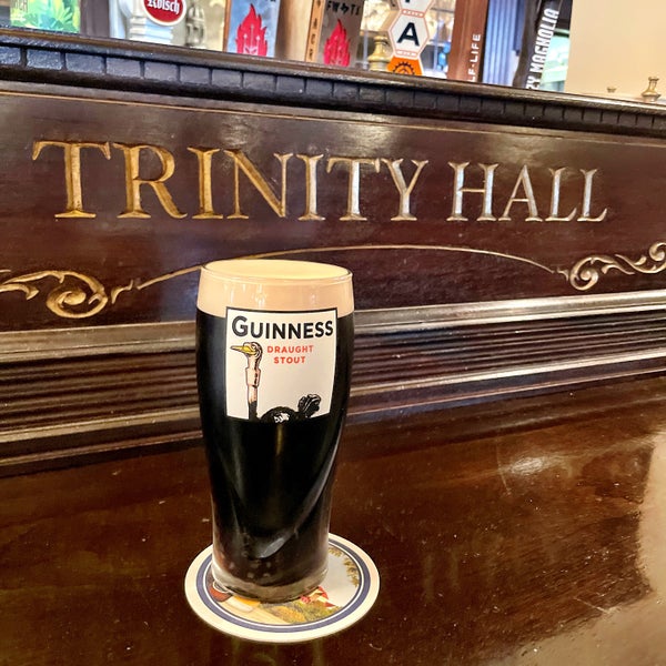 Снимок сделан в Trinity Hall Irish Pub and Restaurant пользователем  ℋumorous 6/5/2021