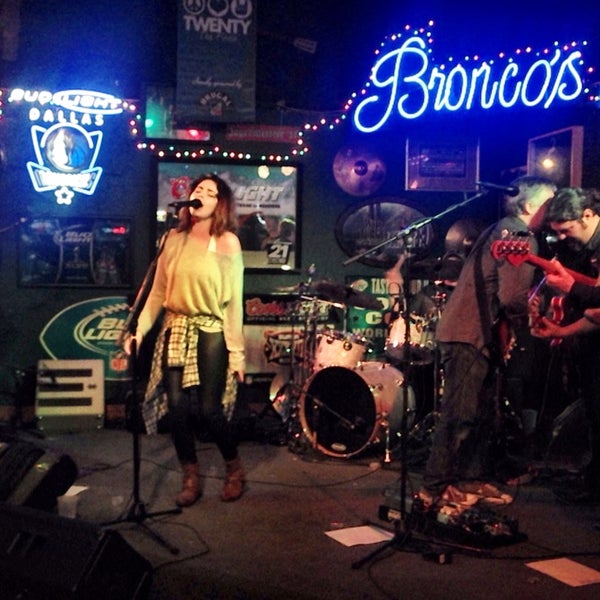 Photo taken at Bronco&#39;s Sports Bar &amp; Grill by  ℋumorous on 4/6/2015