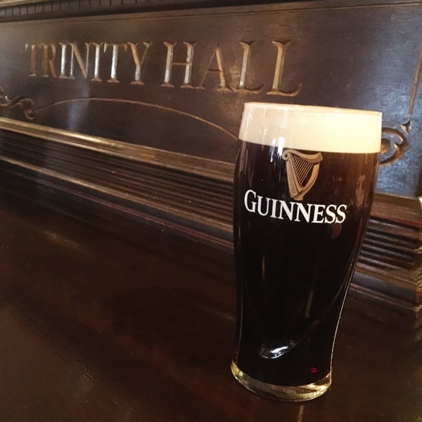 Foto scattata a Trinity Hall Irish Pub and Restaurant da  ℋumorous il 12/31/2019