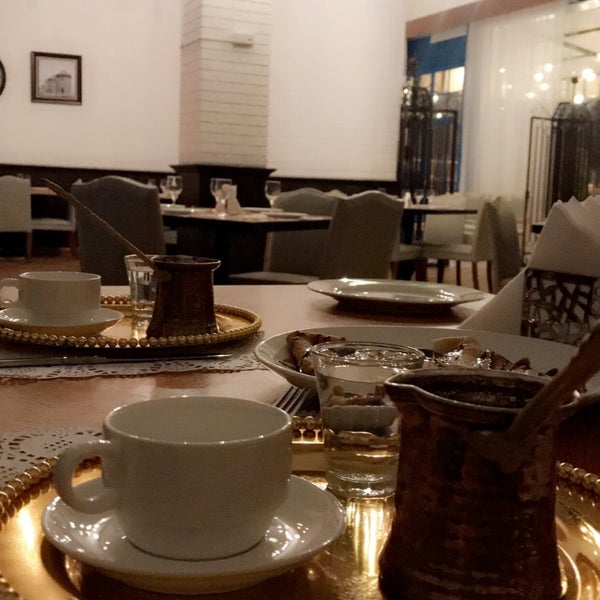 The place is very quiet, the service is quick, the Greek coffee has the same flavor as the Turkish coffee.
