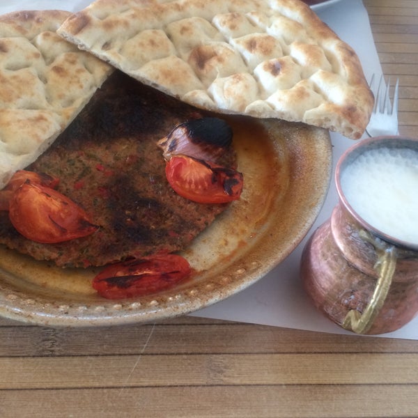 Foto diambil di Pöç Kasap ve Restaurant oleh İbrahim B. pada 3/9/2016