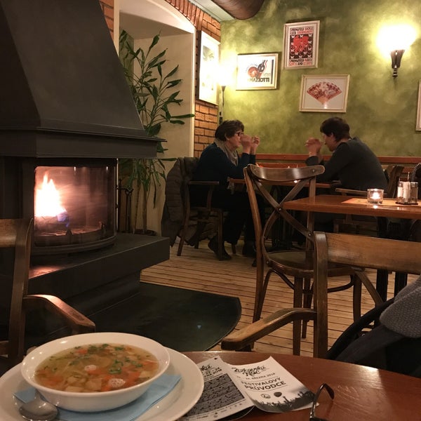 Foto diambil di Restaurace Lavička oleh Petra K. pada 3/23/2018
