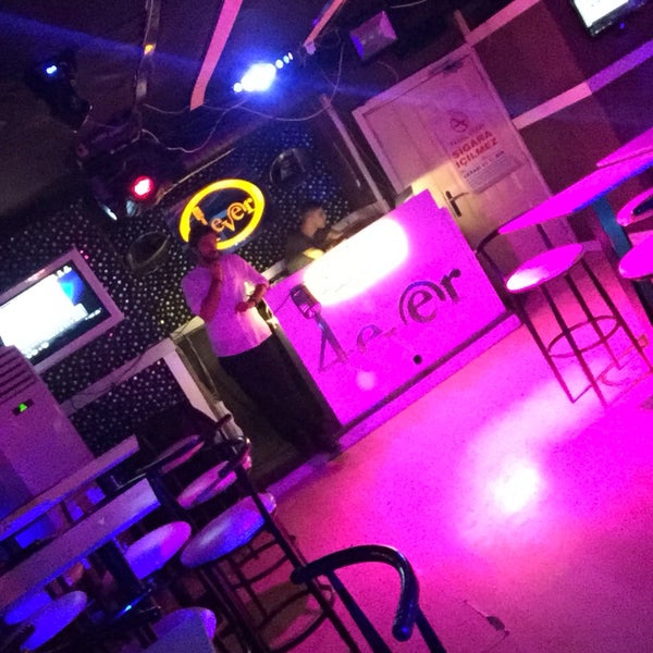 Foto tirada no(a) 4ever Karaoke Shot Bar por . em 7/30/2017