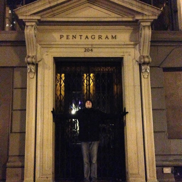 Снимок сделан в Pentagram Design, Inc. пользователем Colin H. 12/30/2012