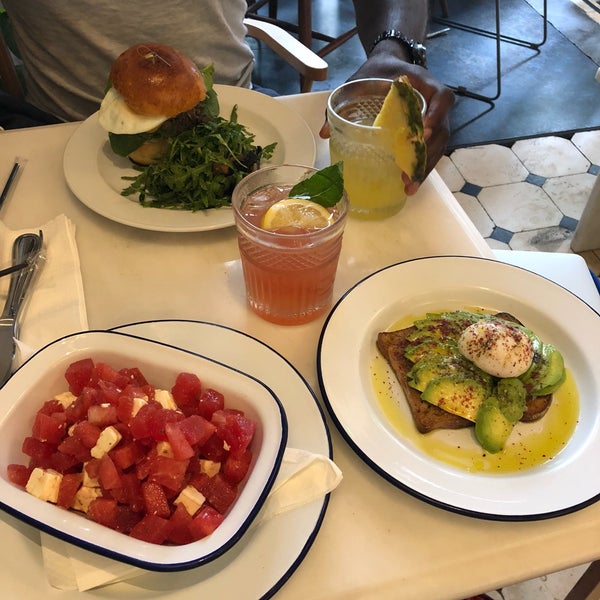 We had the water melon salad the avocado toast and the duck burger as well as the pink and green lemonade. Everything was incredible