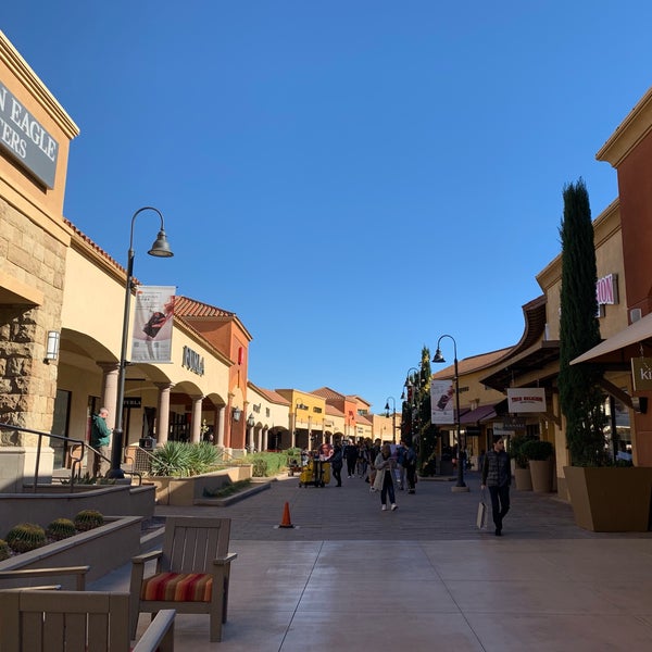 Express Factory Outlet at Desert Hills Premium Outlets® - A Shopping Center  in Cabazon, CA - A Simon Property