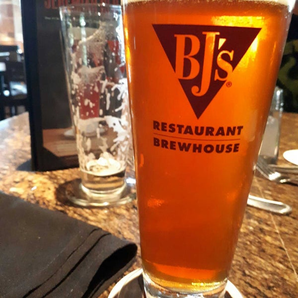 Photo taken at BJ&#39;s Restaurant &amp; Brewhouse by Jo S. on 1/29/2018