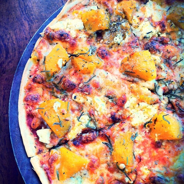 Пицца воронеж ла пицца. Пицца фугас. Хачапица. Лама пицца. Московская 24 кызыл лама пицца.