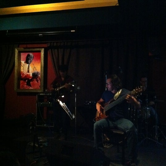 Foto tirada no(a) Muleiro&#39;s Lounge Jazz Venue por Kelly M. em 4/14/2013