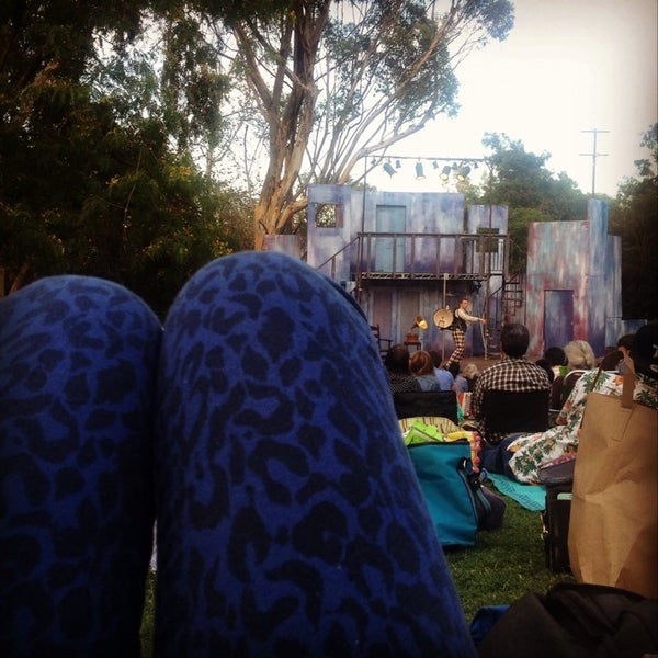 รูปภาพถ่ายที่ Griffith Park Free Shakespeare Festival โดย cyn เมื่อ 7/19/2014