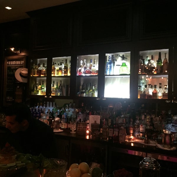 10/4/2016 tarihinde Angela M.ziyaretçi tarafından The Regent Cocktail Club'de çekilen fotoğraf