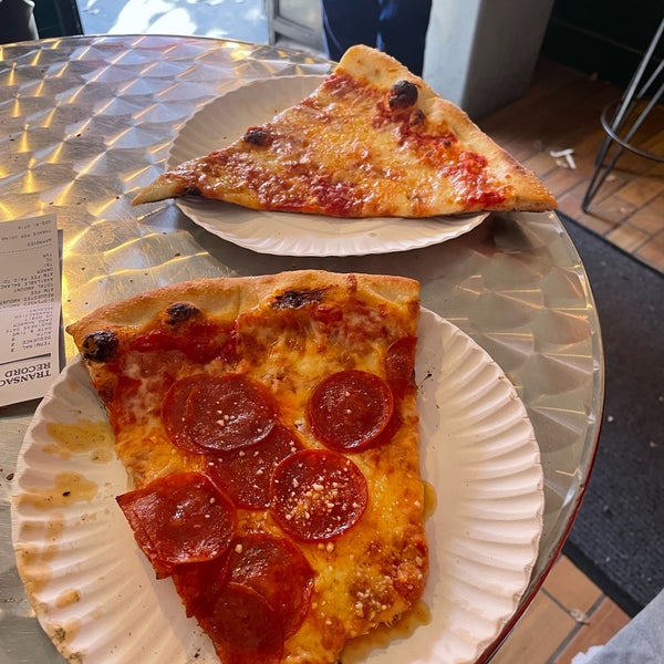 11/5/2022 tarihinde Emily G.ziyaretçi tarafından Joe&#39;s Pizza'de çekilen fotoğraf