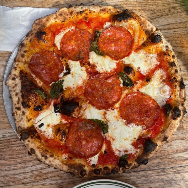 Foto tirada no(a) Roberta&#39;s Pizza por Emily G. em 11/7/2022