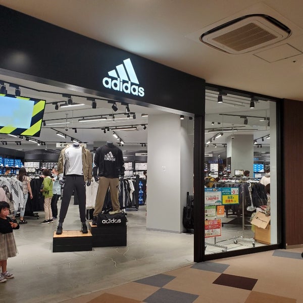 アディダス ロックポート ファクトリーアウトレット三井アウトレットパーク 札幌北広島店 北広島市 Da Spor Gerecleri Magazasi Da Fotograflar