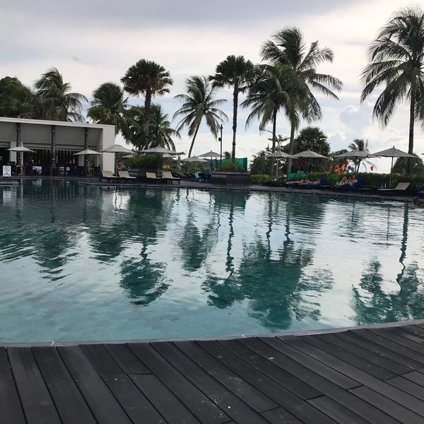 Foto diambil di Garden Pool @ Hilton Phuket Arcadia Resort &amp; Spa oleh Pigeon Z. pada 10/8/2017