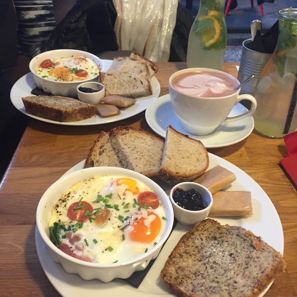 Photo taken at café jen by Niki on 3/6/2016