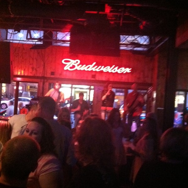 Photo prise au WannaB&#39;s Karaoke Nashville par Sean R. le5/18/2014