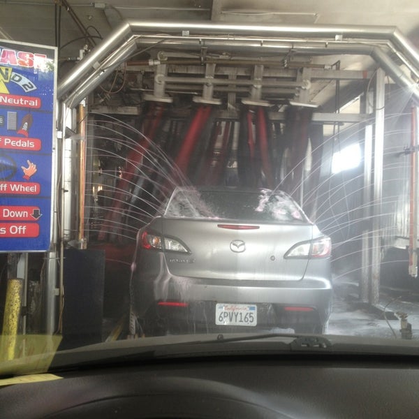 รูปภาพถ่ายที่ Madison Car Wash โดย jimmy V. เมื่อ 3/28/2013