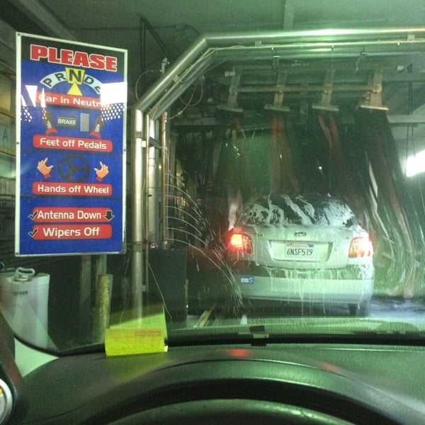 รูปภาพถ่ายที่ Madison Car Wash โดย jimmy V. เมื่อ 1/14/2014