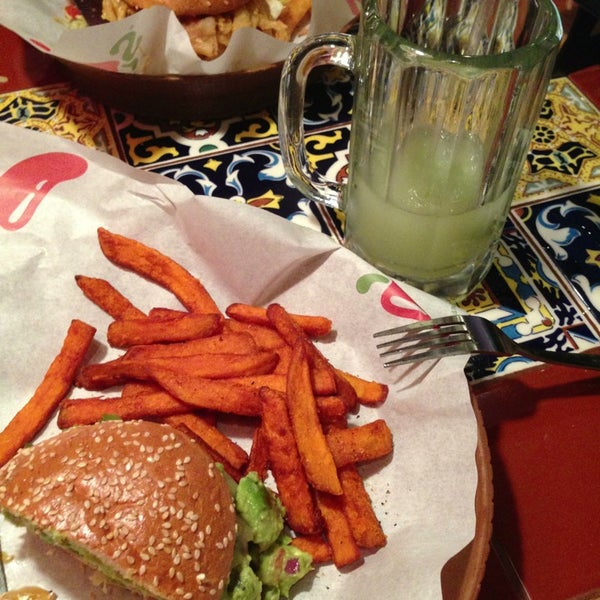 Photo taken at Chili&#39;s Grill &amp; Bar by Justin Z. on 2/23/2013