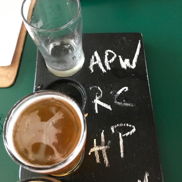 Photo taken at Tomlinson Tap Room by Justin Z. on 8/25/2018