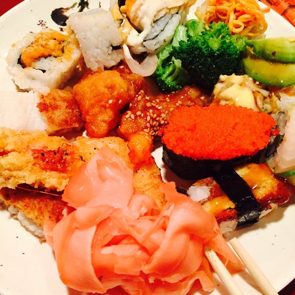 Foto scattata a Lobster House Sushi &amp; Hibachi Grill da Marina 💃🏼🎧 T. il 8/22/2015