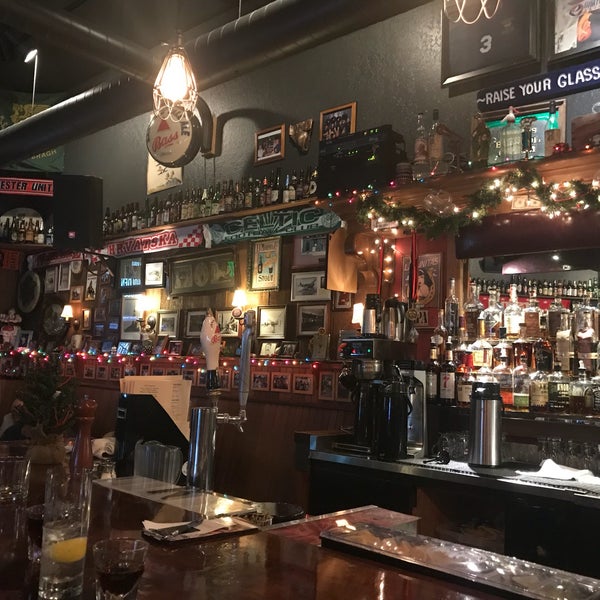 Foto tirada no(a) Murphy&#39;s Irish Pub por Brayan C. em 12/16/2017