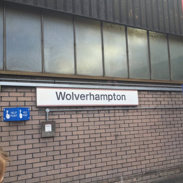 Foto tirada no(a) Wolverhampton Railway Station (WVH) por Kaile V. em 8/20/2016