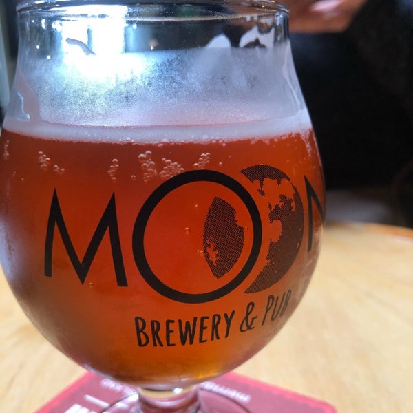 Photo taken at Moon Under Water Pub &amp; Brewery by Lee J. on 5/25/2020