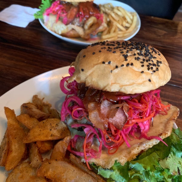 La hamburguesa ladyburger, espectacular. Ya el lugar es mucho más limpio.